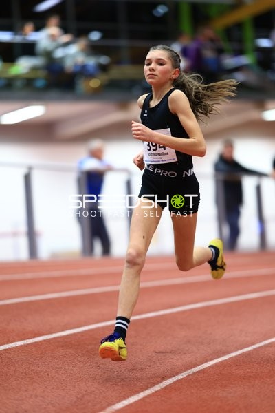 Athletin mit Startnummer 394 in Aktion