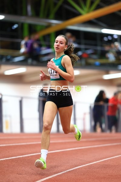 Athletin mit Startnummer 1174 in Aktion