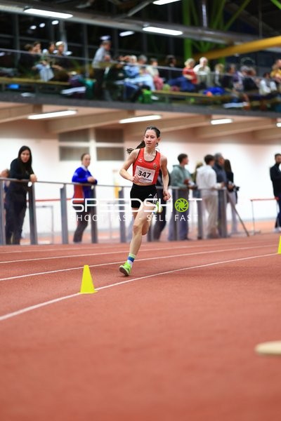 Athletin mit Startnummer 347 in Aktion