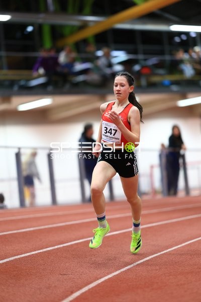 Athletin mit Startnummer 347 in Aktion