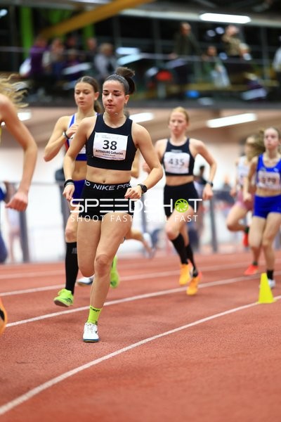 Athletin mit Startnummer 38 in Aktion