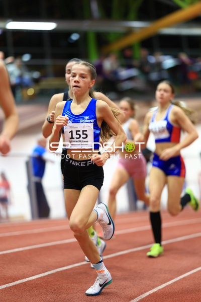 Athletin mit Startnummer 155 in Aktion