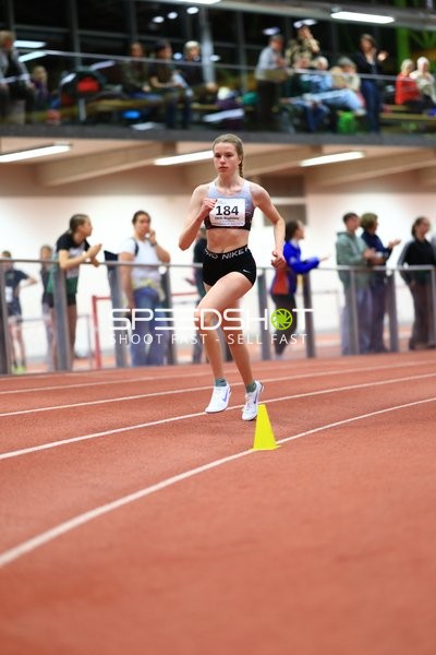 Athletin mit Startnummer 184 in Aktion