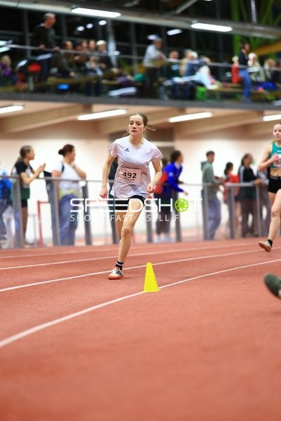 Athletin mit Startnummer 492 in Aktion