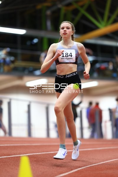 Athletin mit Startnummer 184 in Aktion