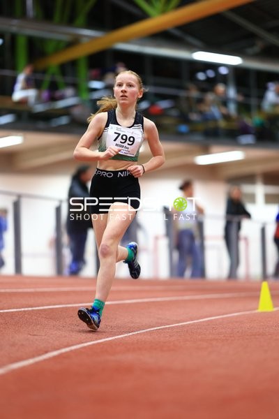 Athletin mit Startnummer 799 in Aktion