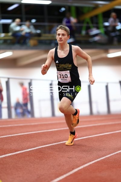 Athlet mit Startnummer 710 in Aktion