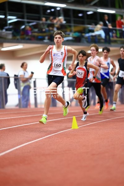 Startnummer 160 führt Rennen an
