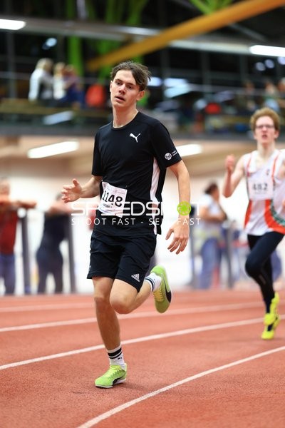 Athlet läuft in der Halle