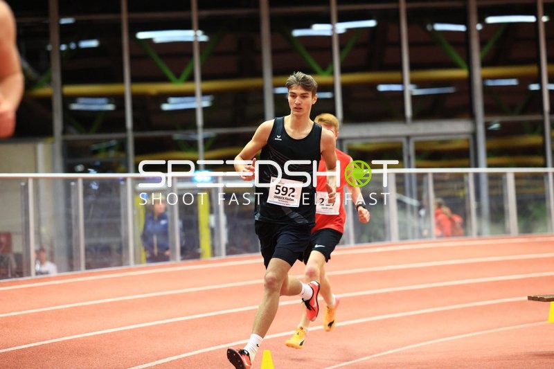 Läufer mit Startnummer 592 in Aktion