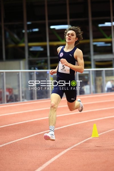 Athlet mit Startnummer 5 in Aktion