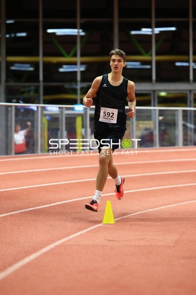 Athlet mit Startnummer 592 in Aktion