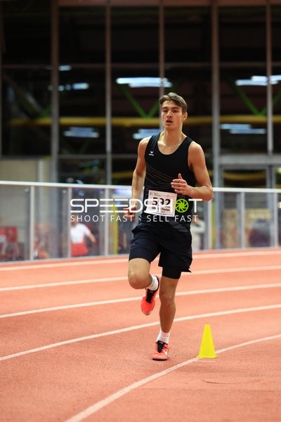 Athlet mit Startnummer 592 in Aktion