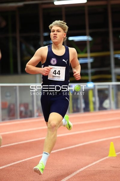 Athlet mit Startnummer 44 in Aktion