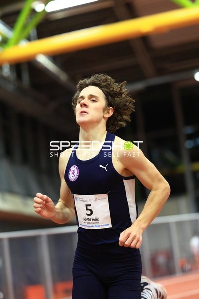 Athlet mit Startnummer 5 in Aktion