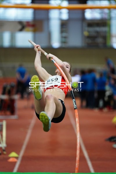 Athletin beim Stabhochsprung in München