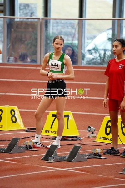 Athletin mit Startnummer 544 am Start