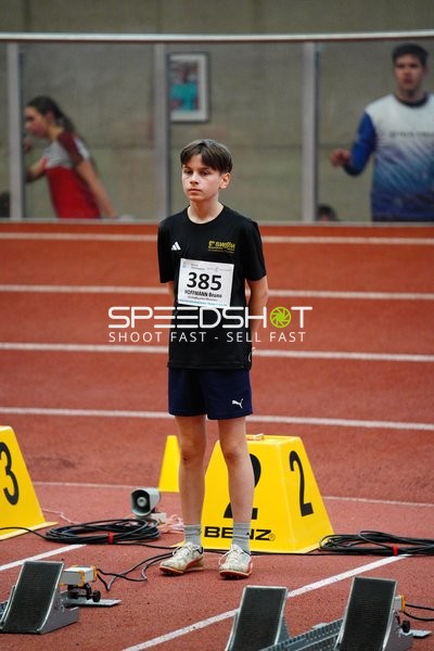 Athlet mit Startnummer 385 an Startlinie