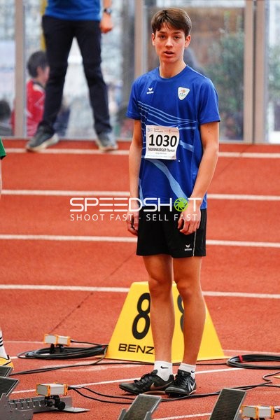 Athlet mit Startnummer 1030 vor Start