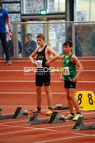 Athleten am Startblock in Aktion