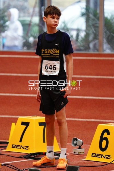 Athlet mit Startnummer 646 vor Start