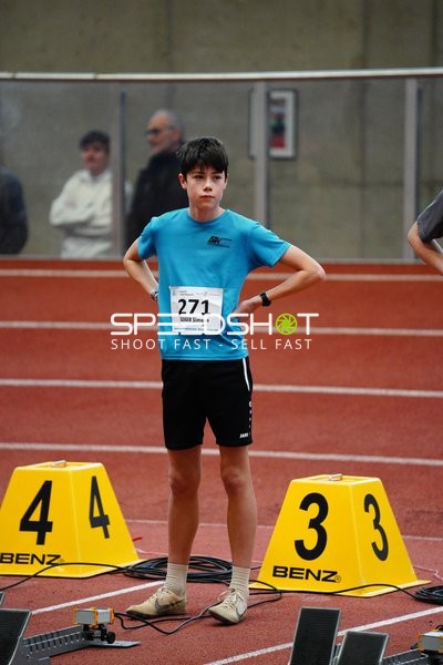 Athlet mit Startnummer 271 vor Start