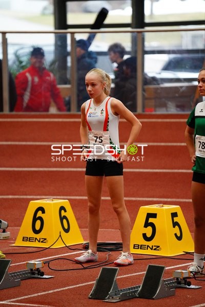 Athletin mit Startnummer 75 am Start