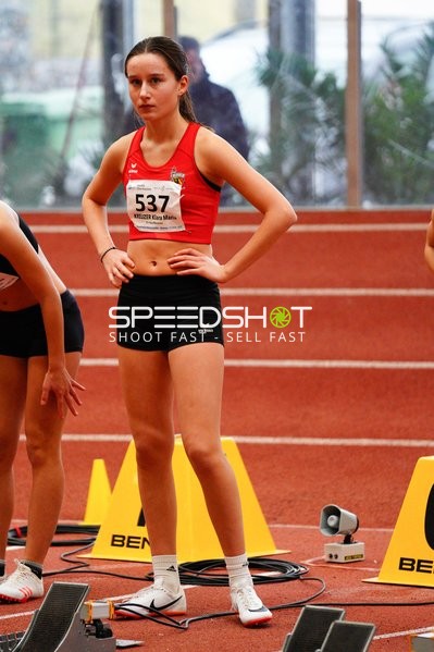 Athletin mit Startnummer 537 in Startposition