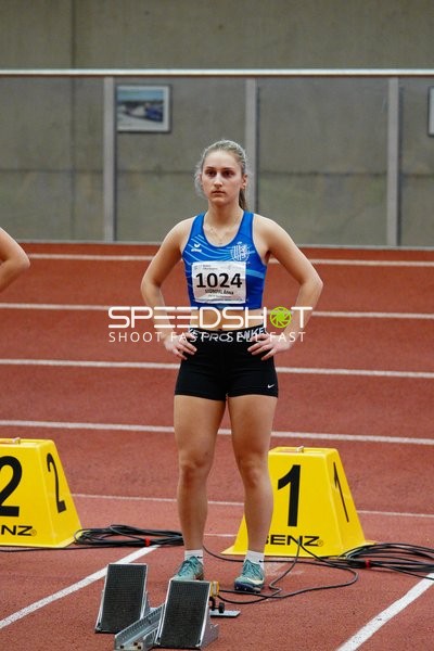 Athletin vor Startblock in München