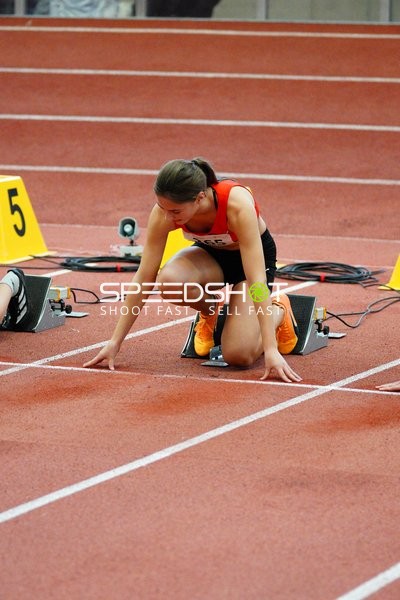 Athletin mit Startnummer 665 in Startposition