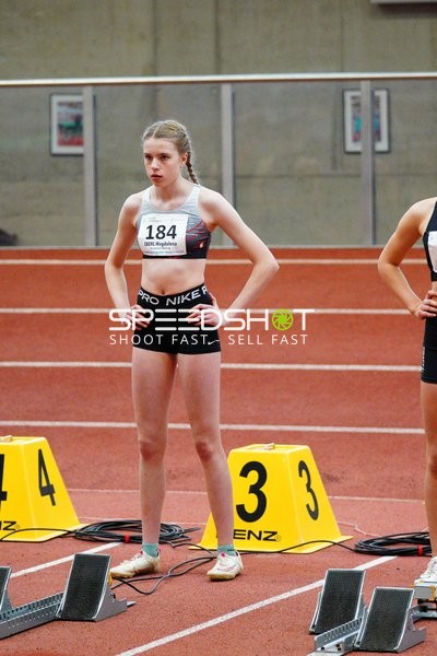 Athletin mit Startnummer 184 am Start