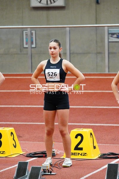 Athletin mit Startnummer 526 am Start