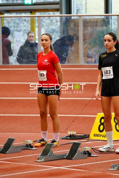 Athletinnen mit Startnummern 383 und 683