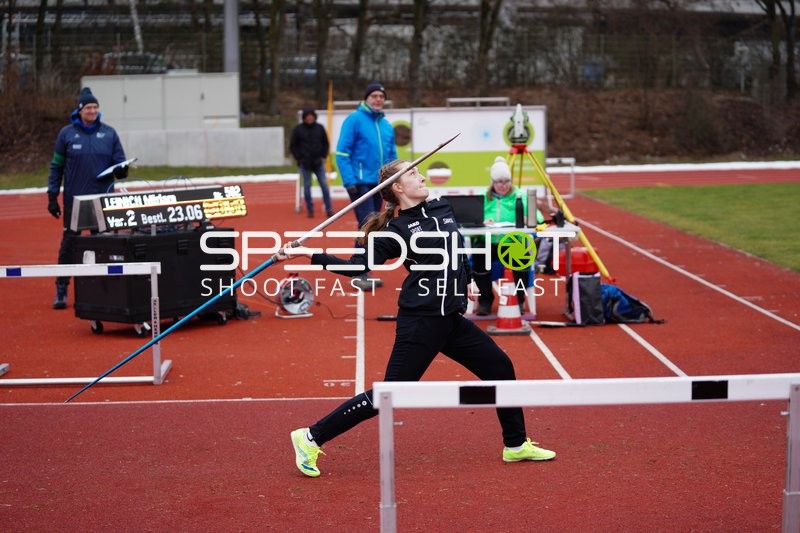 Speerwerferin in Aktion