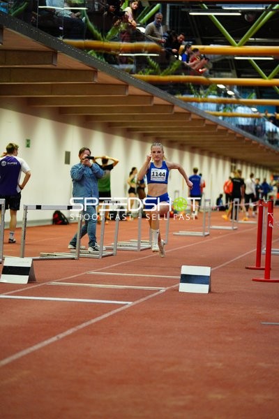 Athletin beim Hürdensprung