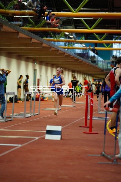 Athletin mit Startnummer 1144 in Aktion