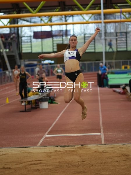 Athletin beim Weitsprung