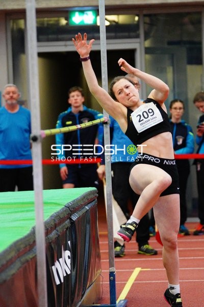 Athletin 209 beim Hochsprung