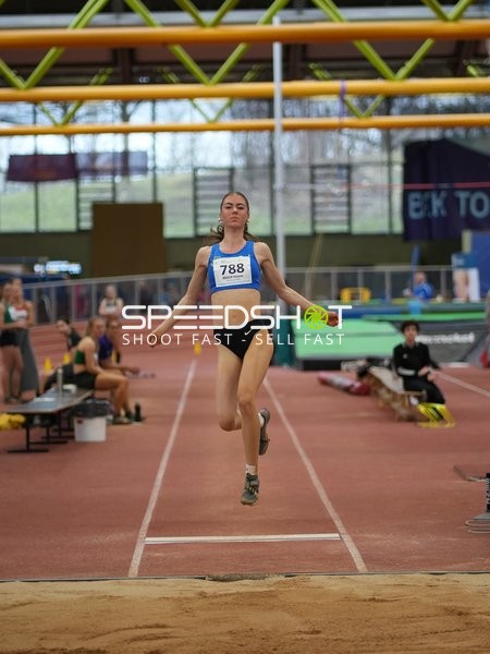 Athletin beim Weitsprung