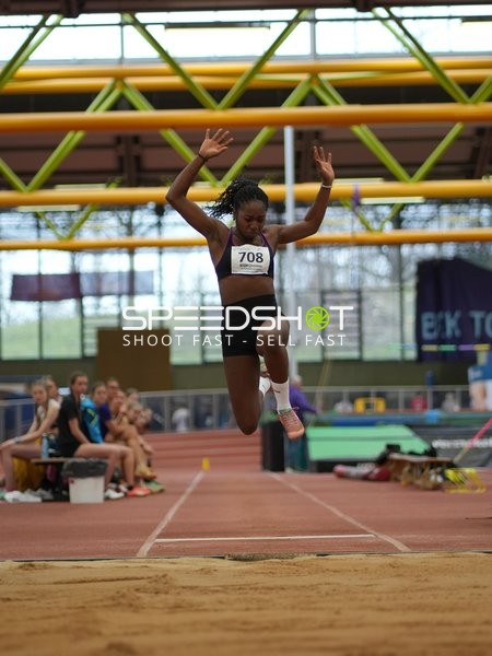 Athletin beim Weitsprung