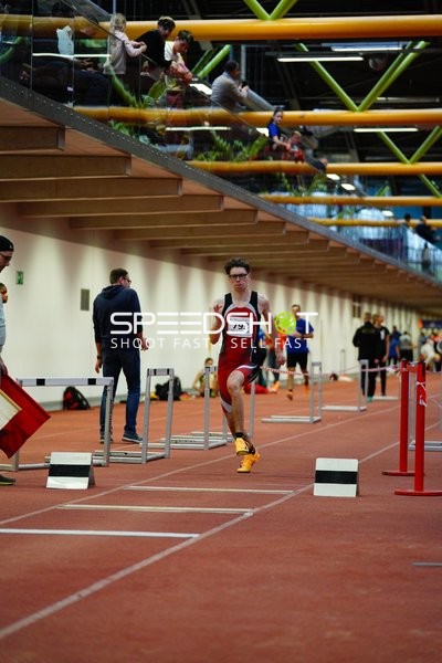 Startnummer 793 beim Hürdenlauf