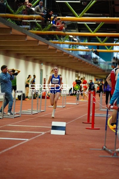 Athletin mit Startnummer 1144 in Aktion