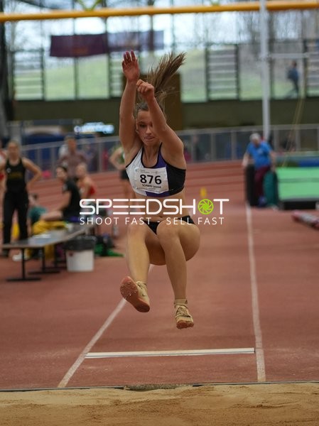 Athletin beim Weitsprung