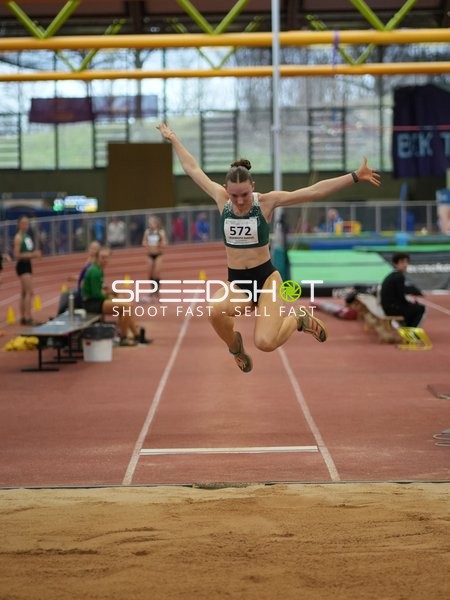 Athletin beim Weitsprung in München
