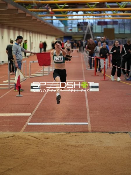 Athletin beim Weitsprung