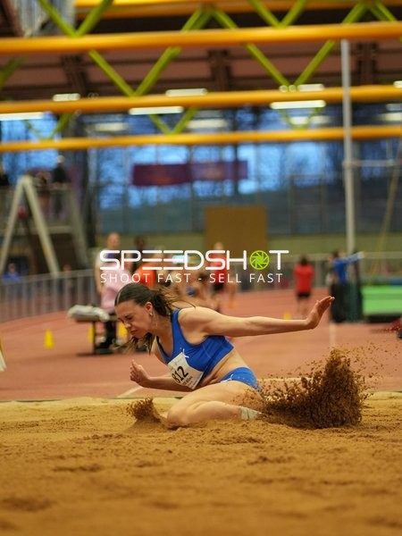 Athletin beim Weitsprung