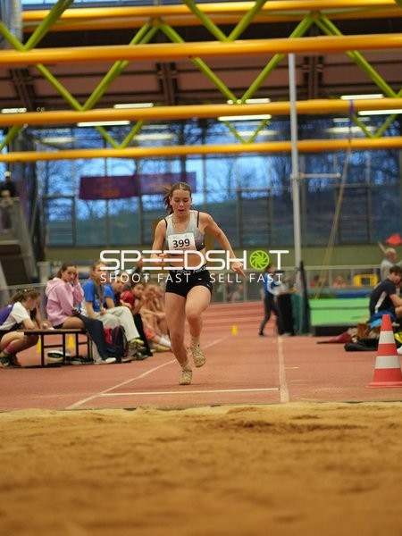 Athletin beim Weitsprung in München