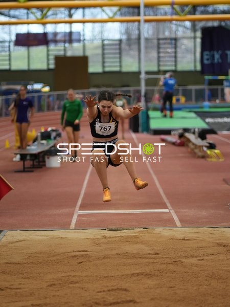 Startnummer 767 beim Weitsprung