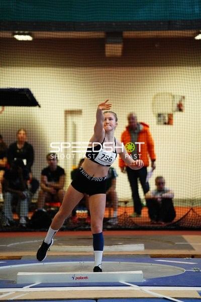 Athletin mit Startnummer 756 in Aktion