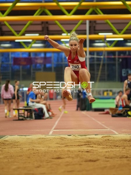 Weitsprung mit Startnummer 740